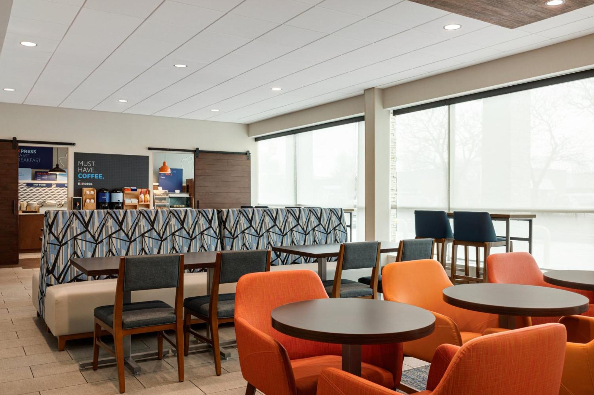 Express At The Stadiums By Ihg Hotel