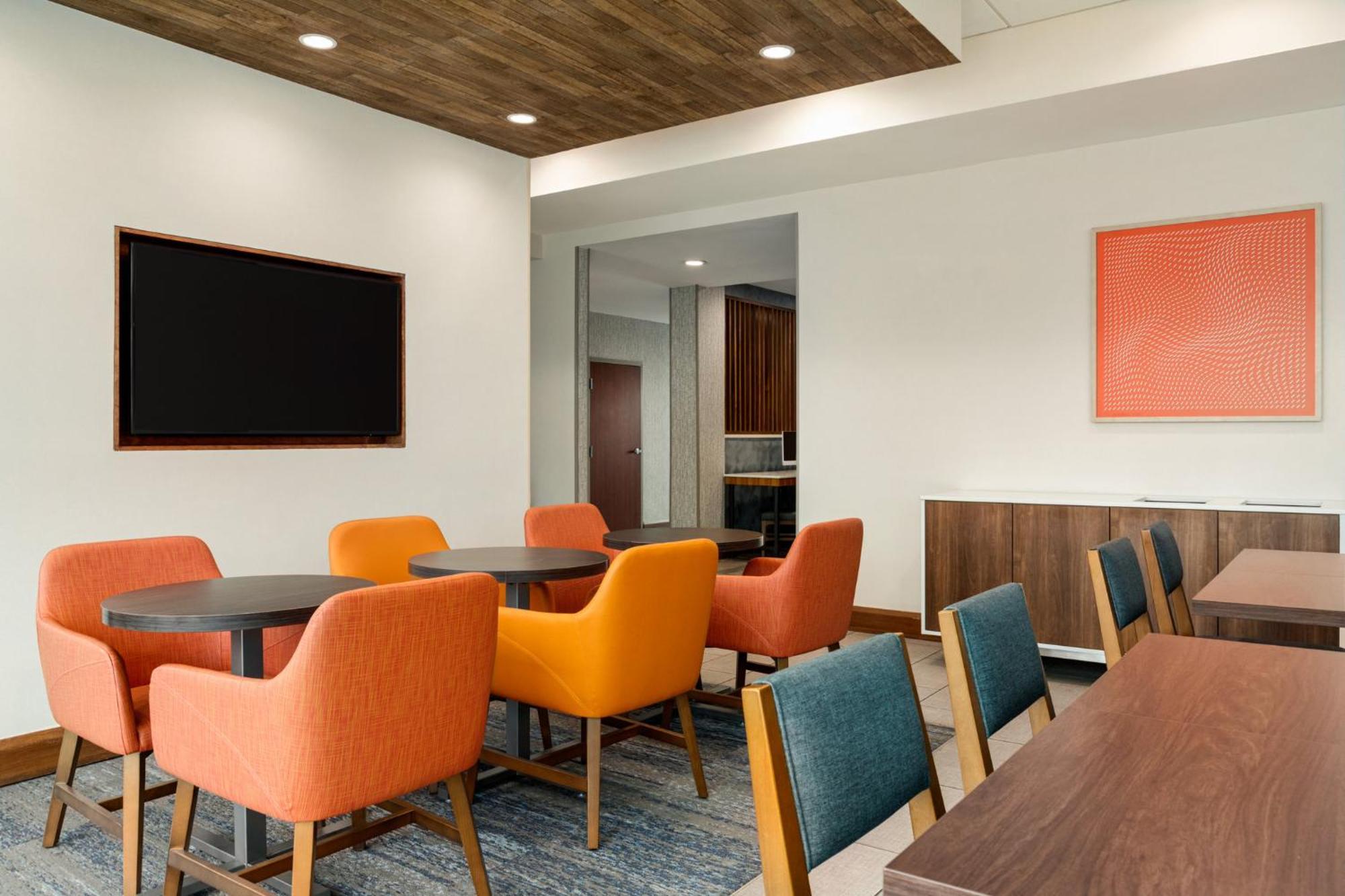 Express At The Stadiums By Ihg Hotel 3*