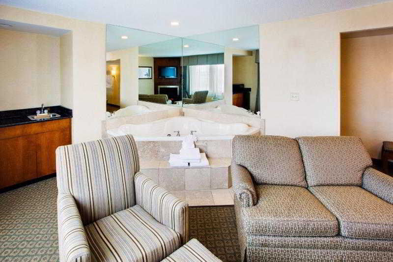 Express At The Stadiums By Ihg Hotel